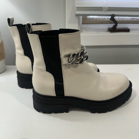 Marc Fisher women’s fashion boots - size 9 - Picture 1 of 7